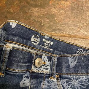 Wonder Nation Denim Jeggings with Butterfly Design Girls Size 7/8 Preowned Blue